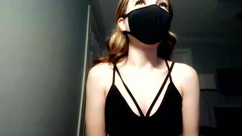 snuggle_b0t online show from March 5, 5:50 am