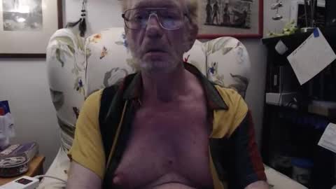 Snapshot of so_erotic_sub chatting on October 21, 6:40 am ImYourBitch online show from October 21, 6:40 am