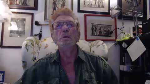 Snapshot of so_erotic_sub chatting on October 24, 7:09 am ImYourBitch online show from October 24, 7:09 am