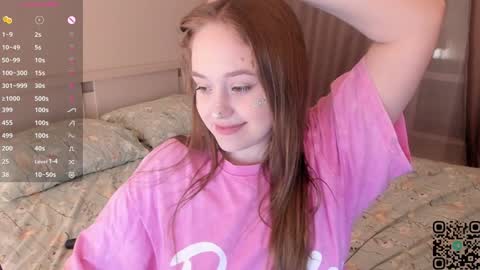 Snapshot of sofaris chatting on February 1, 10:44 pm Sophy online show from February 1, 10:44 pm