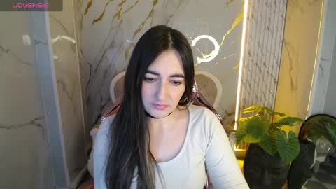 soffi_betacur_b online show from November 9, 12:41 pm
