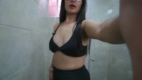 soffi_rousel_ online show from May 29, 8:51 pm