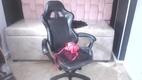 soffia_b online show from September 23, 3:11 am