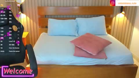 Help me achieve 100 thumbs up  online show from February 3, 6:40 am