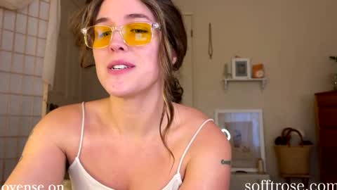 Snapshot of sofftrose chatting on January 5, 12:09 am Julia online show from January 5, 12:09 am
