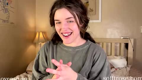 Snapshot of sofftrose chatting on February 6, 1:16 am Julia online show from February 6, 1:16 am