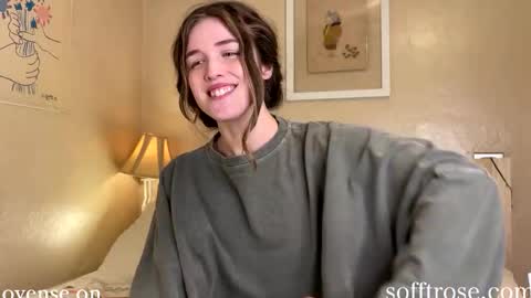 Snapshot of sofftrose chatting on January 31, 4:14 am Julia online show from January 31, 4:14 am