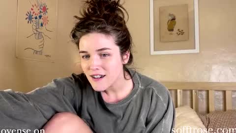 Snapshot of sofftrose chatting on February 20, 1:36 am Julia online show from February 20, 1:36 am
