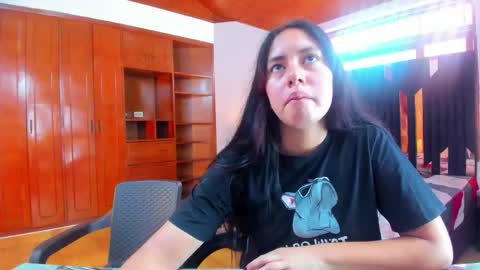 soffy and mia online show from October 10, 1:39 pm