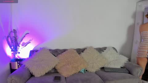 Snapshot of sofi_vasquez chatting on December 3, 10:23 pm Sofia Vasquez online show from December 3, 10:23 pm