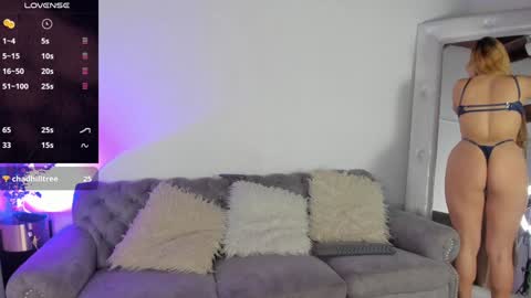 Snapshot of sofi_vasquez chatting on December 13, 11:06 pm Sofia Vasquez online show from December 13, 11:06 pm