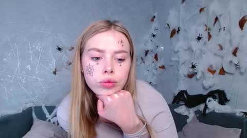 Sofia here online show from October 27, 12:32 am