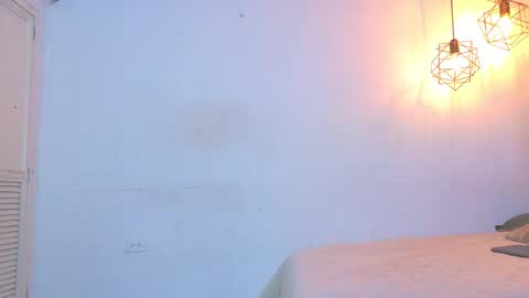 Sofi  online show from February 5, 8:01 pm