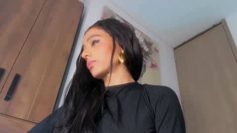 laura online show from December 22, 6:28 am