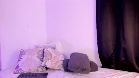 sofiaalarson online show from April 9, 3:10 am