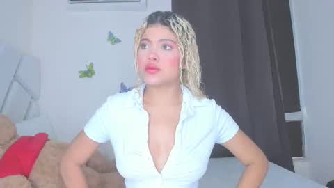 sofiacastillo01 online show from April 3, 1:29 pm