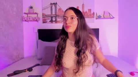 sofialujan_ online show from February 19, 12:32 am