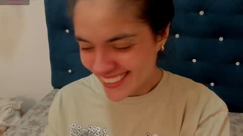 Snapshot of sofianesvat1 chatting on February 8, 5:51 am Sofi - next broadcast today 1030pm Colombia time online show from February 8, 5:51 am