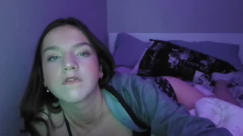 sofiaroseee online show from October 19, 1:43 am