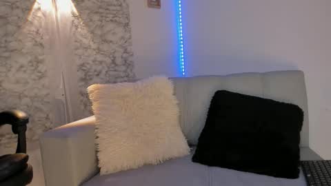 SOFIA independent model  online show from November 14, 12:07 pm