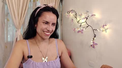 Sofi Bella online show from April 6, 7:04 pm