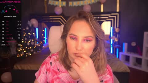 Snapshot of sofiebloom chatting on December 30, 3:36 am Sofie online show from December 30, 3:36 am