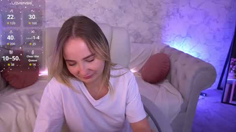 Snapshot of sofiebloom chatting on September 13, 11:18 pm Sofie online show from September 13, 11:18 pm