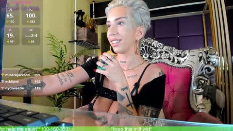 Snapshot of sofiequeen_ chatting on March 12, 8:41 am IG bar bieroyal online show from March 12, 8:41 am