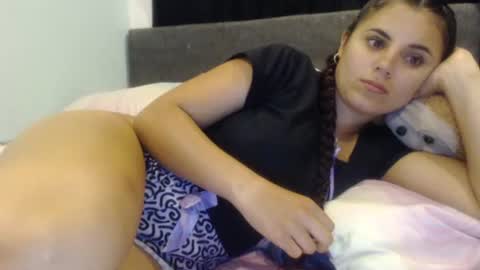 Snapshot of sofigarcia17 chatting on February 25, 2:58 am sofi online show from February 25, 2:58 am