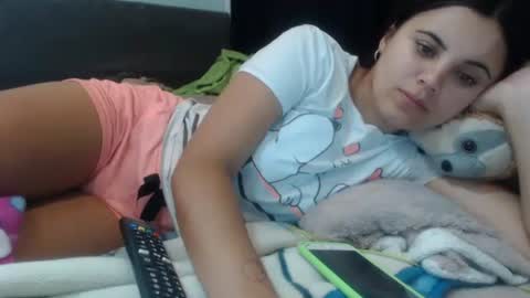 Snapshot of sofigarcia17 chatting on December 17, 4:01 am sofi online show from December 17, 4:01 am
