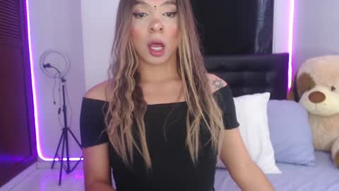 Snapshot of sofiievans_ chatting on January 24, 9:04 pm online show from January 24, 9:04 pm