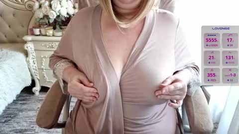 Hi Im Sofia             online show from September 11, 1:34 pm