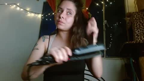 Snapshot of soka_lovers_04_ chatting on December 7, 11:40 pm Sofia online show from December 7, 11:40 pm