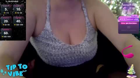 Snapshot of solesticia chatting on December 17, 12:56 am solesticia online show from December 17, 12:56 am