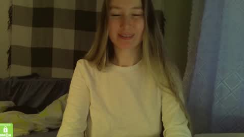 Snapshot of song_to_the_siren chatting on December 23, 10:10 am Mary online show from December 23, 10:10 am