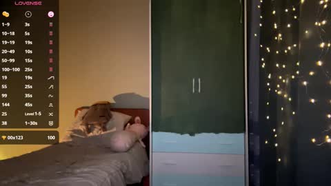 Ellie online show from December 19, 7:31 pm