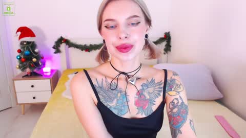Snapshot of sonyalime chatting on December 17, 7:39 am Sonya Lime online show from December 17, 7:39 am