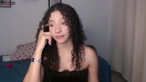 Snapshot of sophi_baby chatting on September 14, 3:31 am Sophi baby online show from September 14, 3:31 am