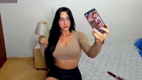 Snapshot of sophia_harry chatting on September 13, 6:38 am sophia CM online show from September 13, 6:38 am