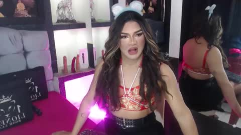 sophia_hott01 online show from October 15, 1:23 pm