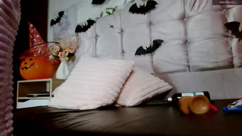 SophiaLee online show from October 17, 12:36 am