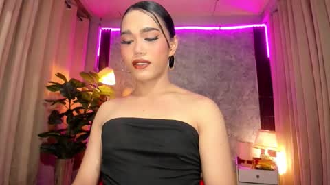 UR HOT SOPHIA online show from November 19, 4:17 pm