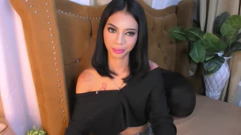 UR HOT SOPHIA online show from March 2, 6:47 pm