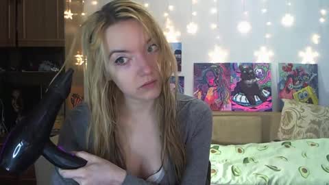 Snapshot of sophiasonata chatting on December 3, 11:18 am SophiaSonata online show from December 3, 11:18 am