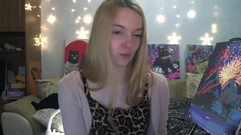 Snapshot of sophiasonata chatting on December 20, 11:47 pm SophiaSonata online show from December 20, 11:47 pm