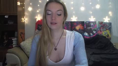 Snapshot of sophiasonata chatting on February 19, 4:33 pm SophiaSonata online show from February 19, 4:33 pm