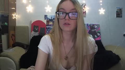 Snapshot of sophiasonata chatting on September 18, 7:51 pm SophiaSonata online show from September 18, 7:51 pm