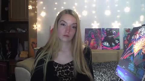 Snapshot of sophiasonata chatting on December 14, 2:44 am SophiaSonata online show from December 14, 2:44 am