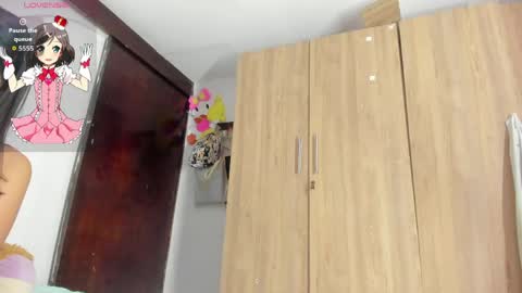 sophie_bunny01 online show from May 8, 9:31 pm