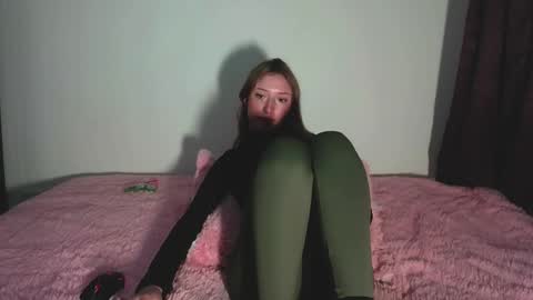 Snapshot of sophie_collins13 chatting on February 9, 5:19 am Sophie online show from February 9, 5:19 am